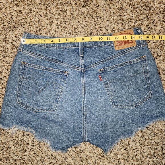 Levi’s 501 Medium Wash Mid-Rise Distressed Cut-Off Denim Shorts W30 - Picture 4 of 8